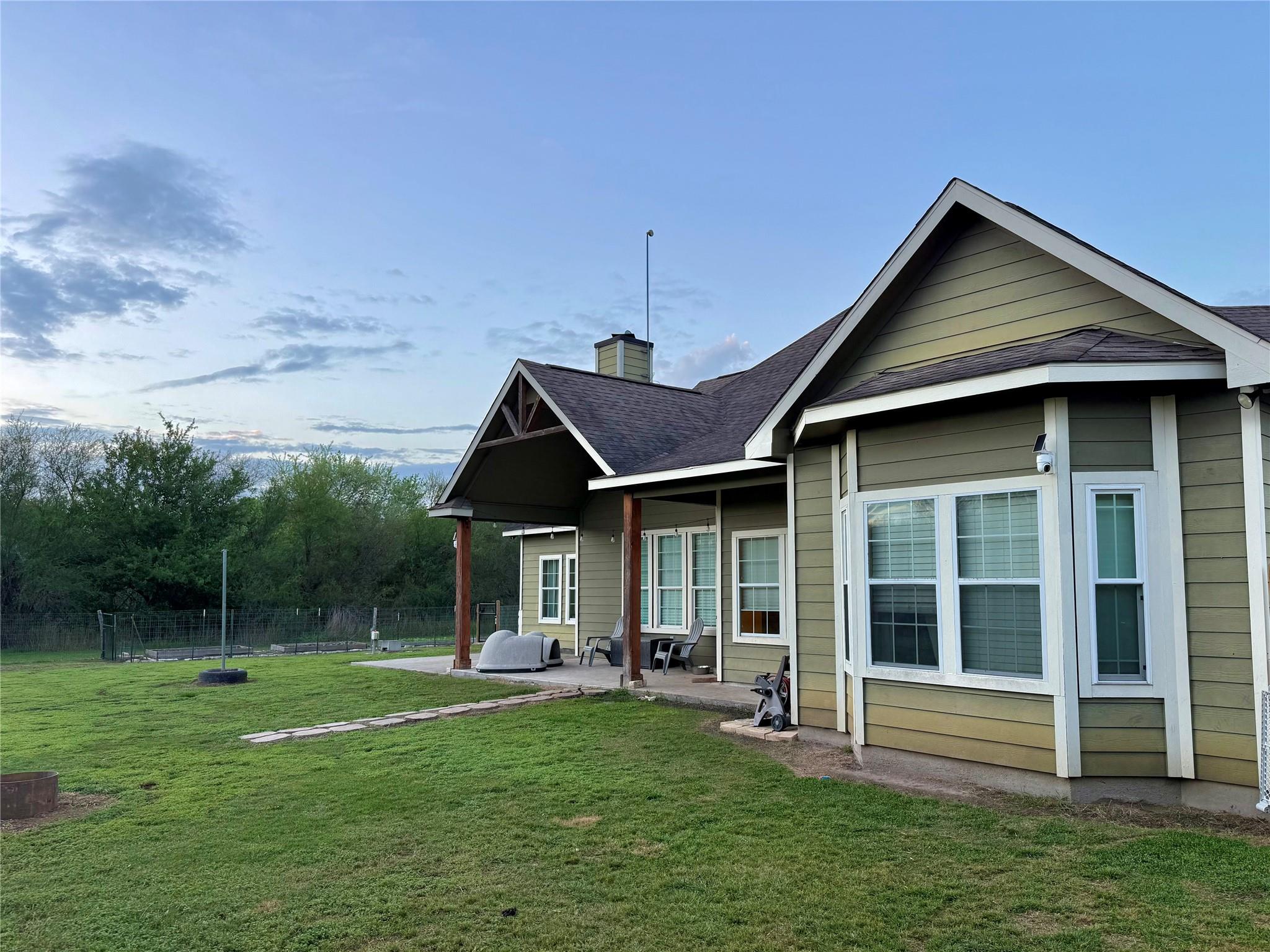 2015 Skrivanek Rd, Sealy, TX 77474