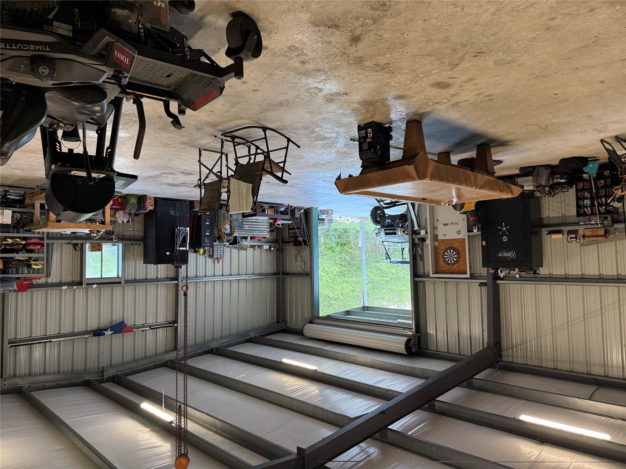 2015 Skrivanek Rd, Sealy, TX 77474