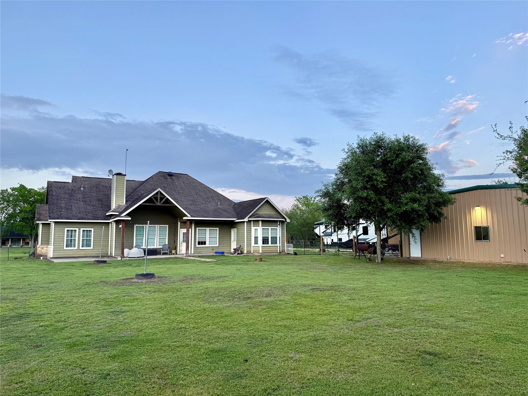 2015 Skrivanek Rd, Sealy, TX 77474