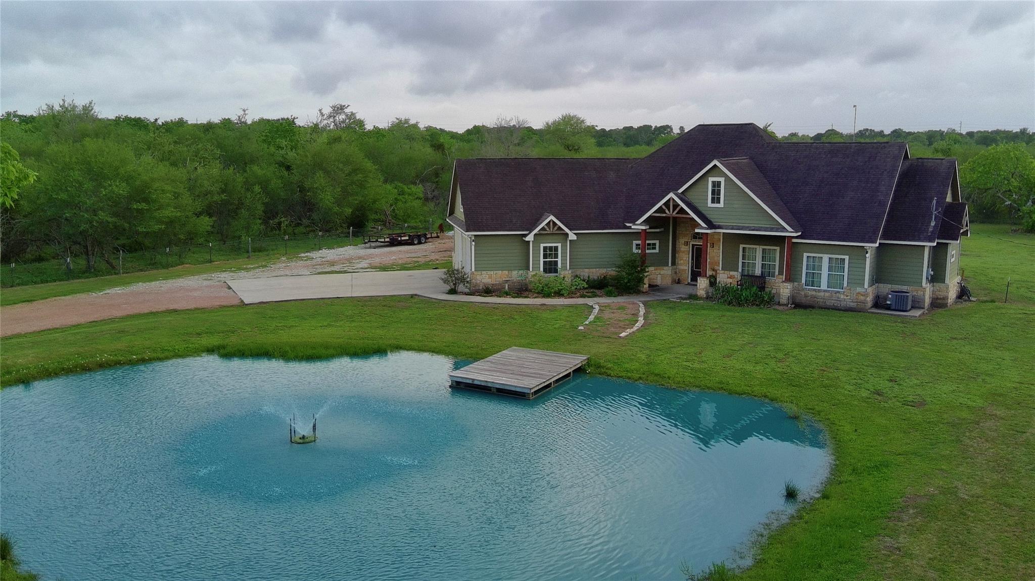 2015 Skrivanek Rd, Sealy, TX 77474