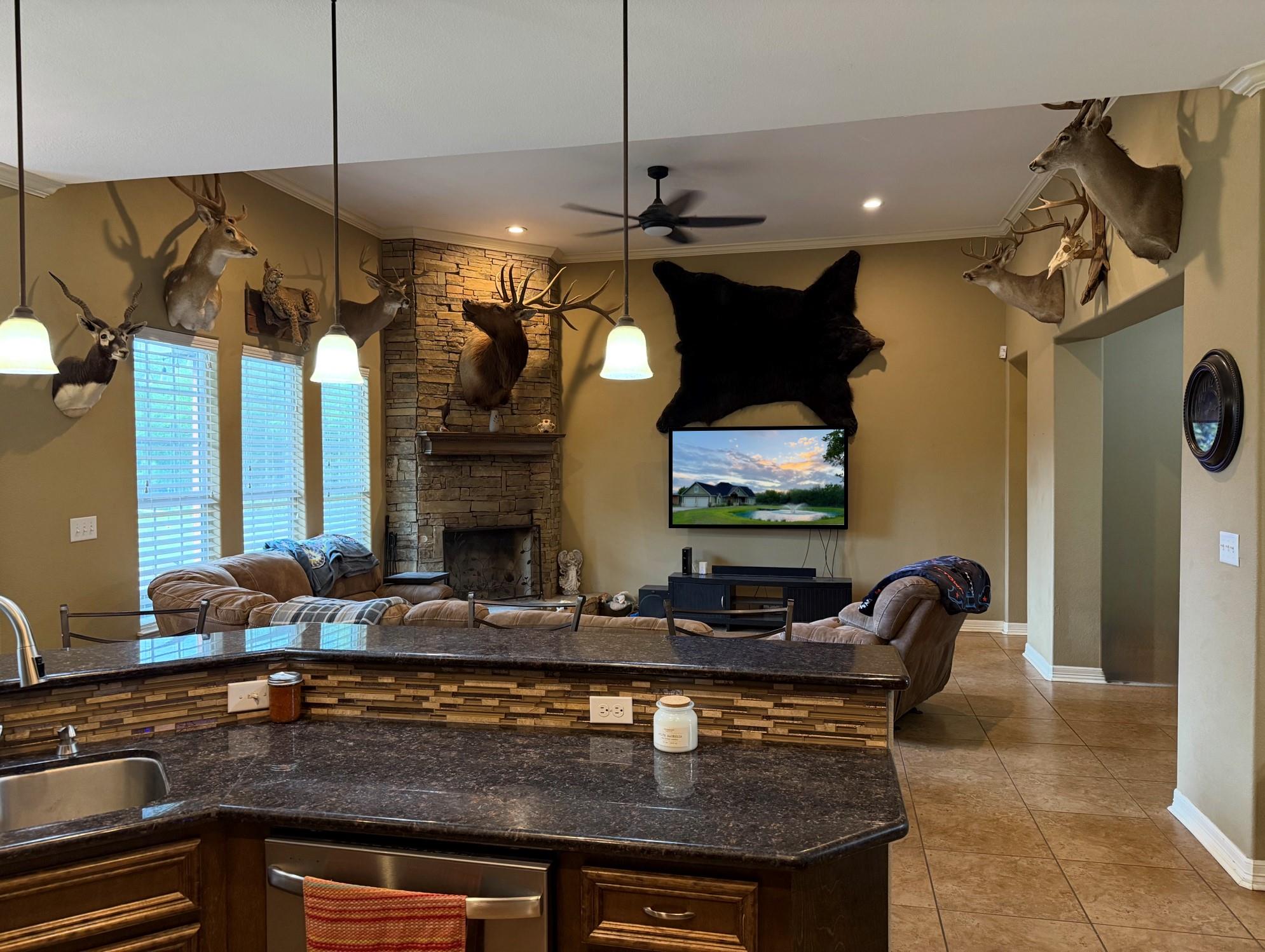 2015 Skrivanek Rd, Sealy, TX 77474