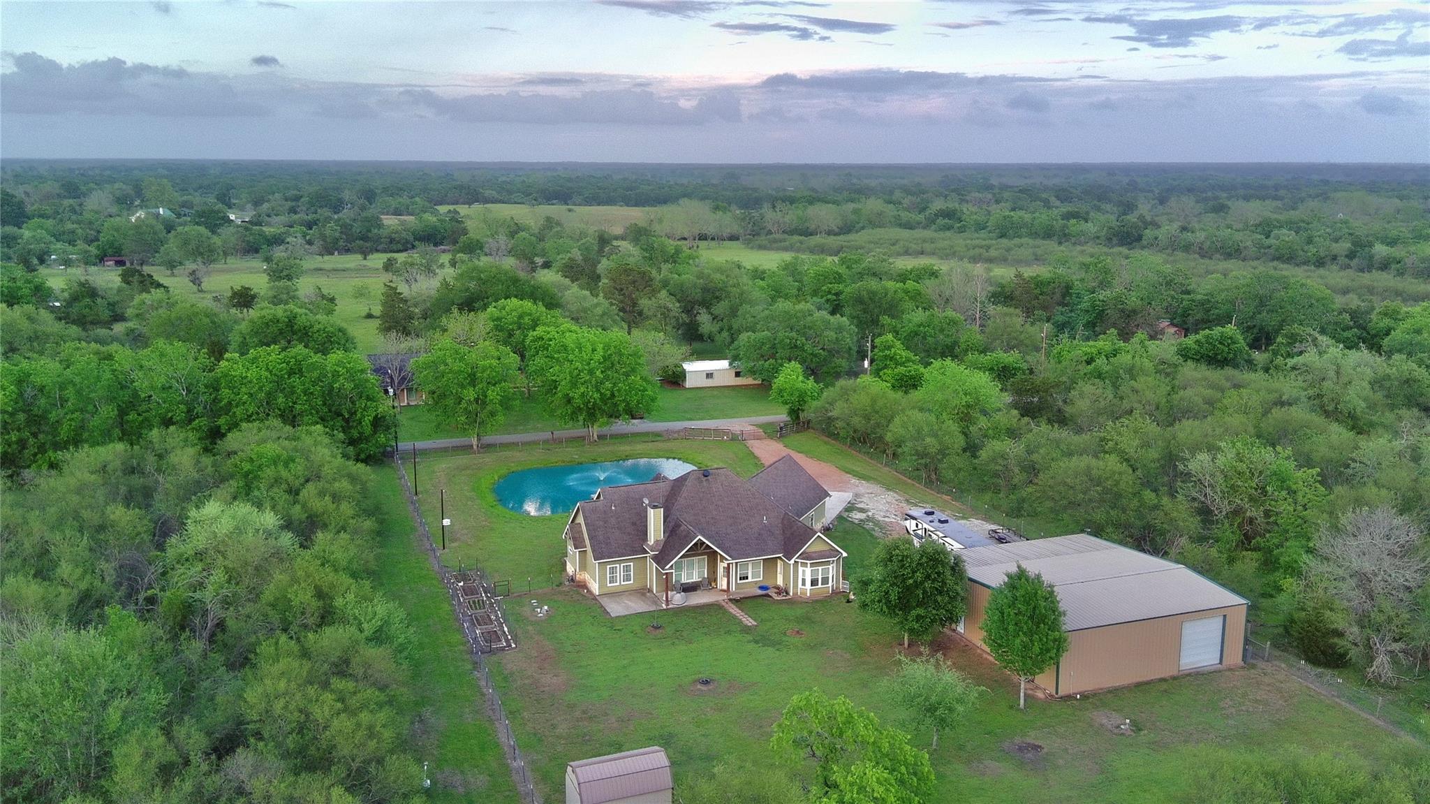 2015 Skrivanek Rd, Sealy, TX 77474