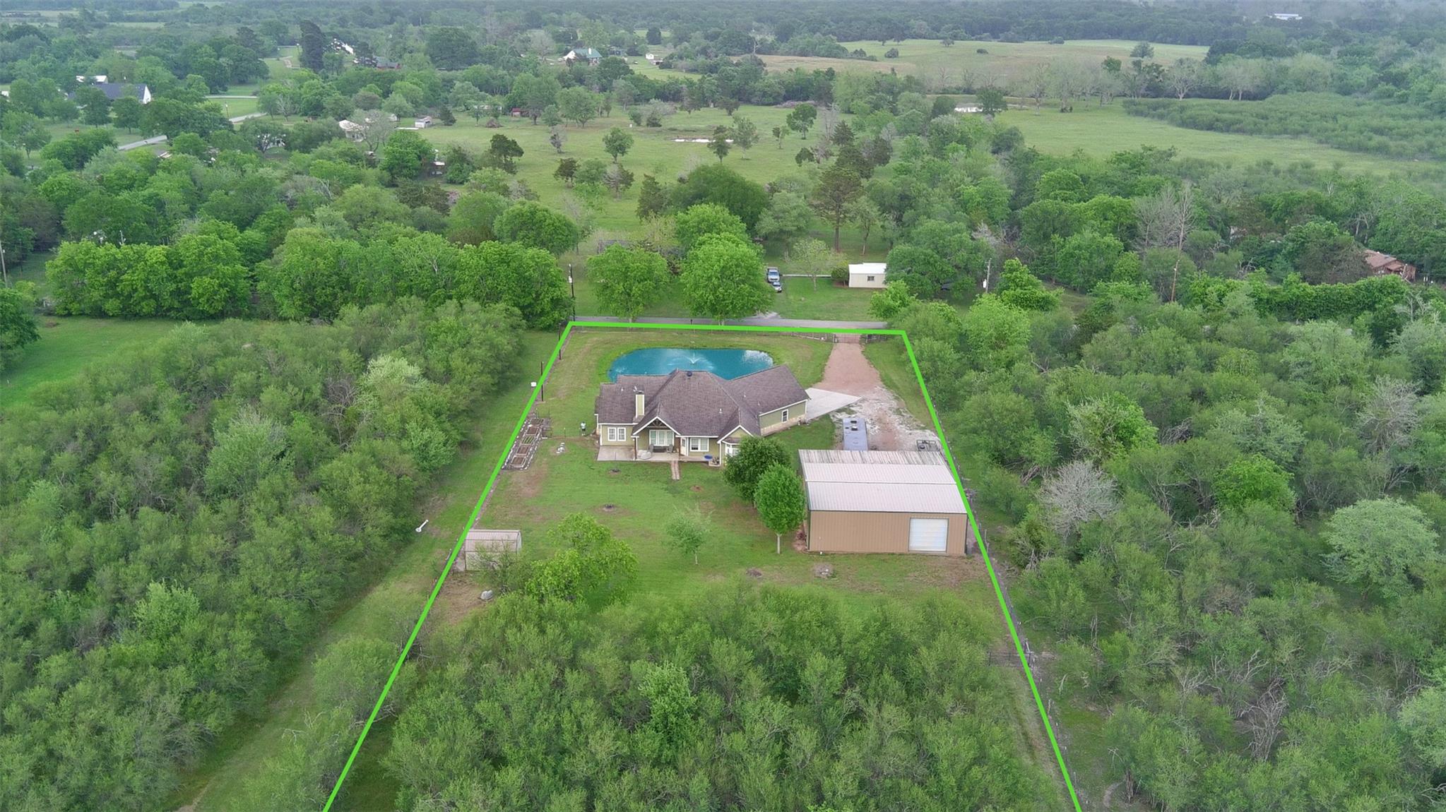 2015 Skrivanek Rd, Sealy, TX 77474