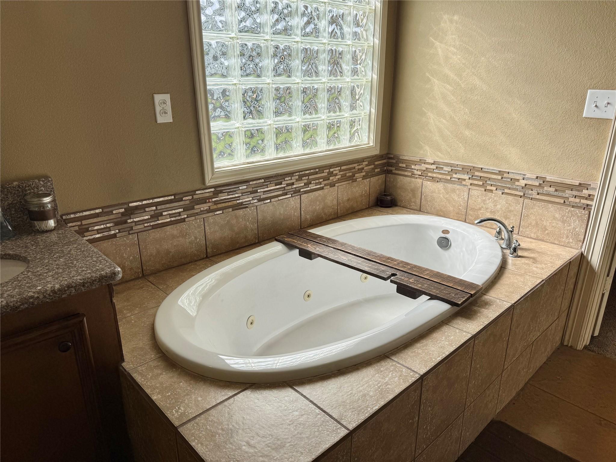 2015 Skrivanek Rd, Sealy, TX 77474