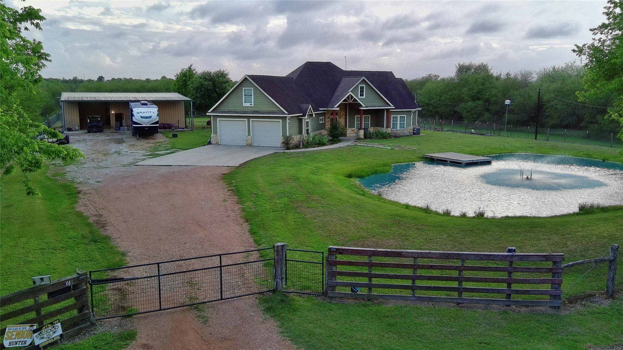 2015 Skrivanek Rd, Sealy, TX 77474