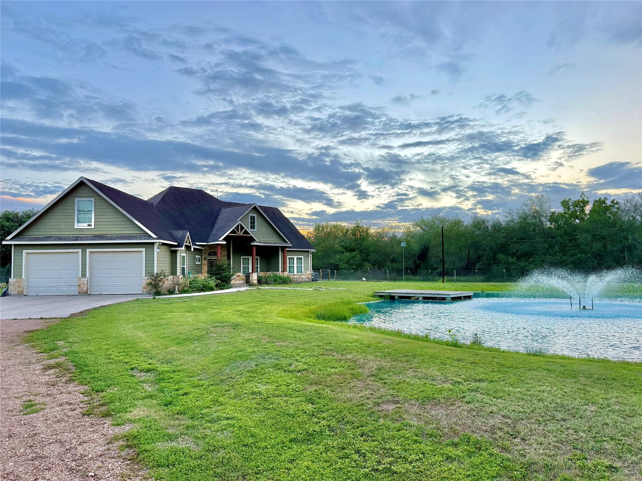 2015 Skrivanek Rd, Sealy, TX 77474