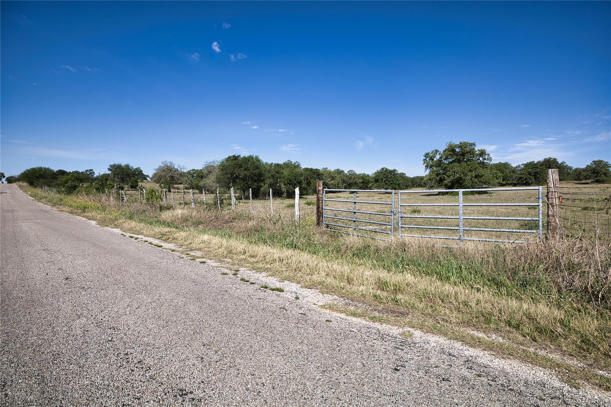 5250 Gravel Pit Rd, Kingsbury, TX 78155