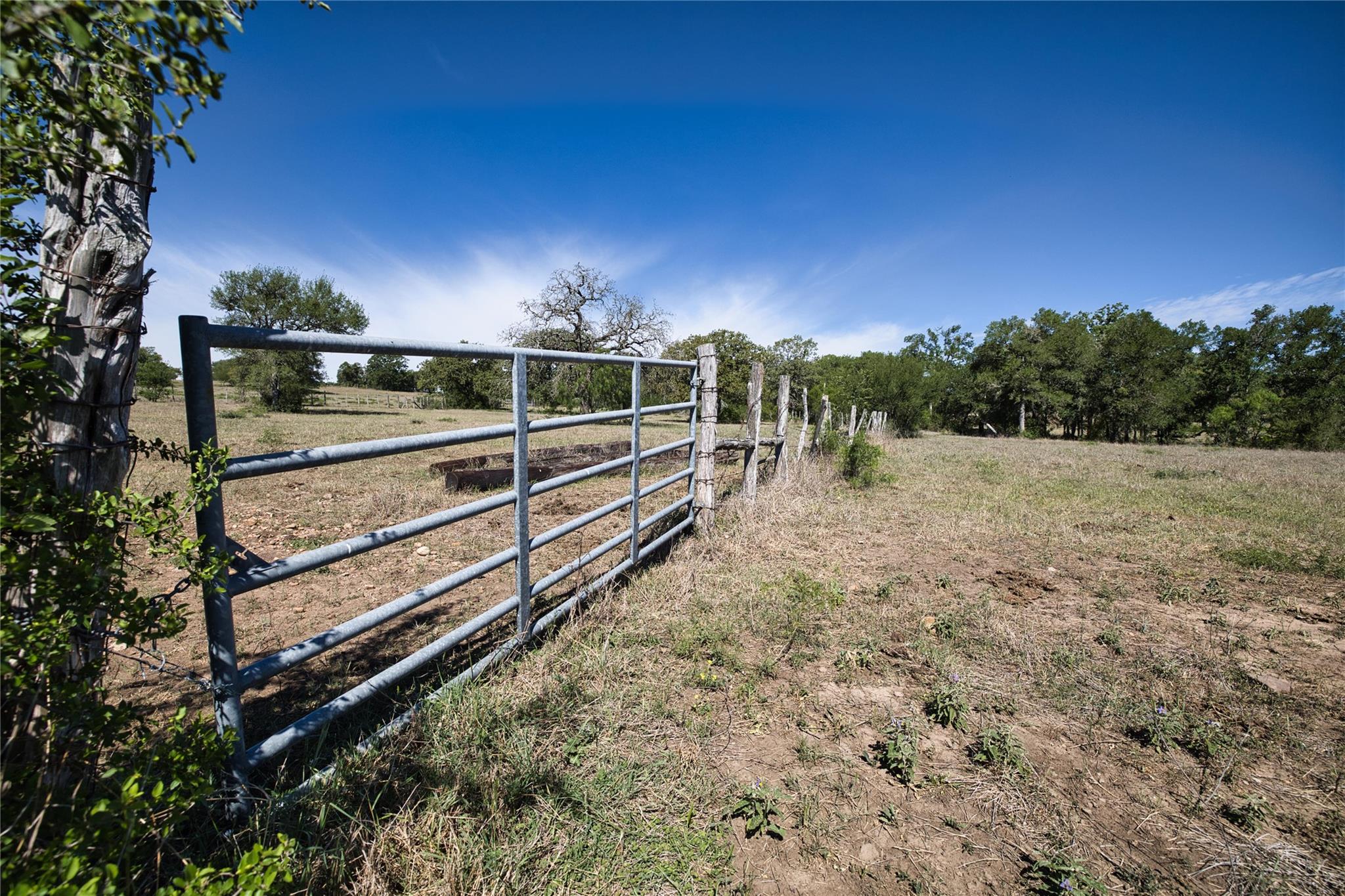 5250 Gravel Pit Rd, Kingsbury, TX 78155