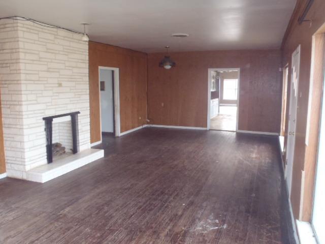 901 E Central Ave, Nixon, TX 78140