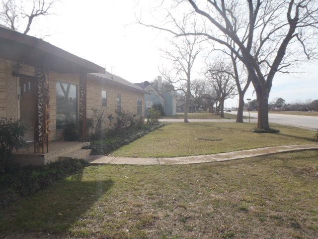 901 E Central Ave, Nixon, TX 78140