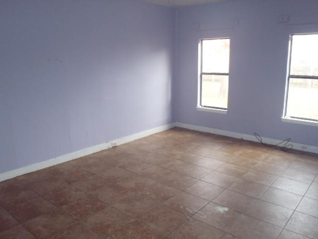 901 E Central Ave, Nixon, TX 78140