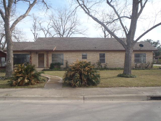 901 E Central Ave, Nixon, TX 78140