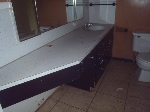 901 E Central Ave, Nixon, TX 78140