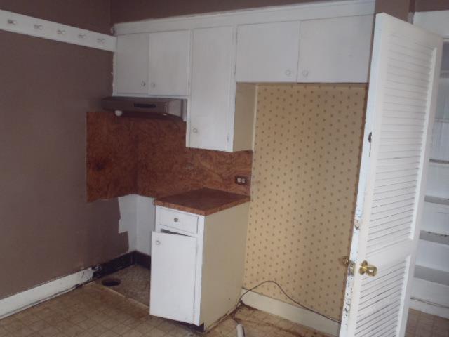 901 E Central Ave, Nixon, TX 78140