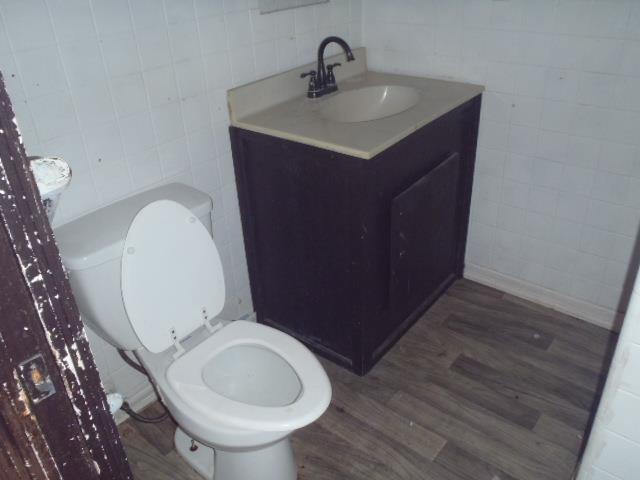 901 E Central Ave, Nixon, TX 78140