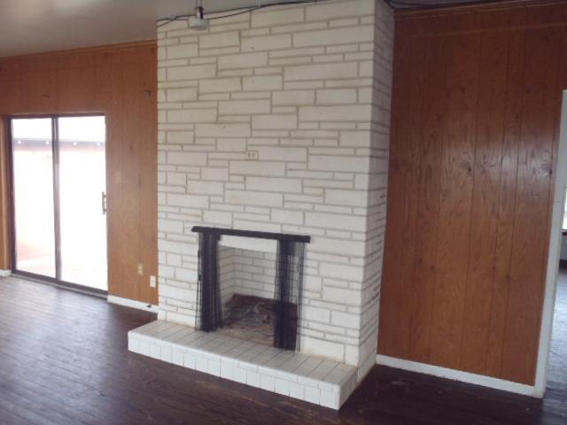 901 E Central Ave, Nixon, TX 78140