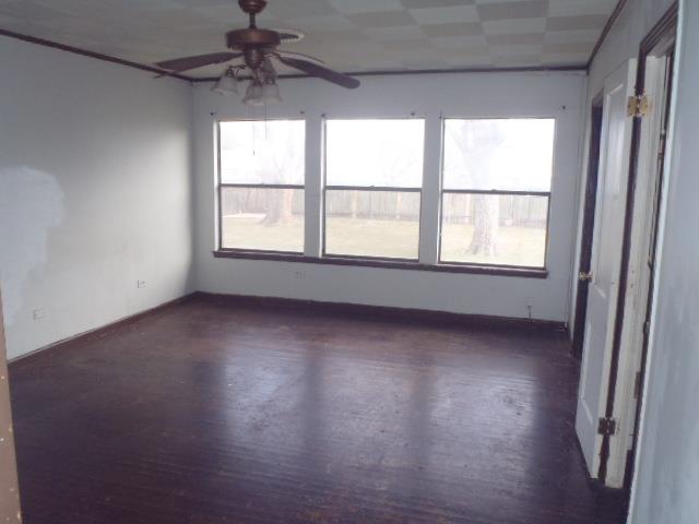 901 E Central Ave, Nixon, TX 78140