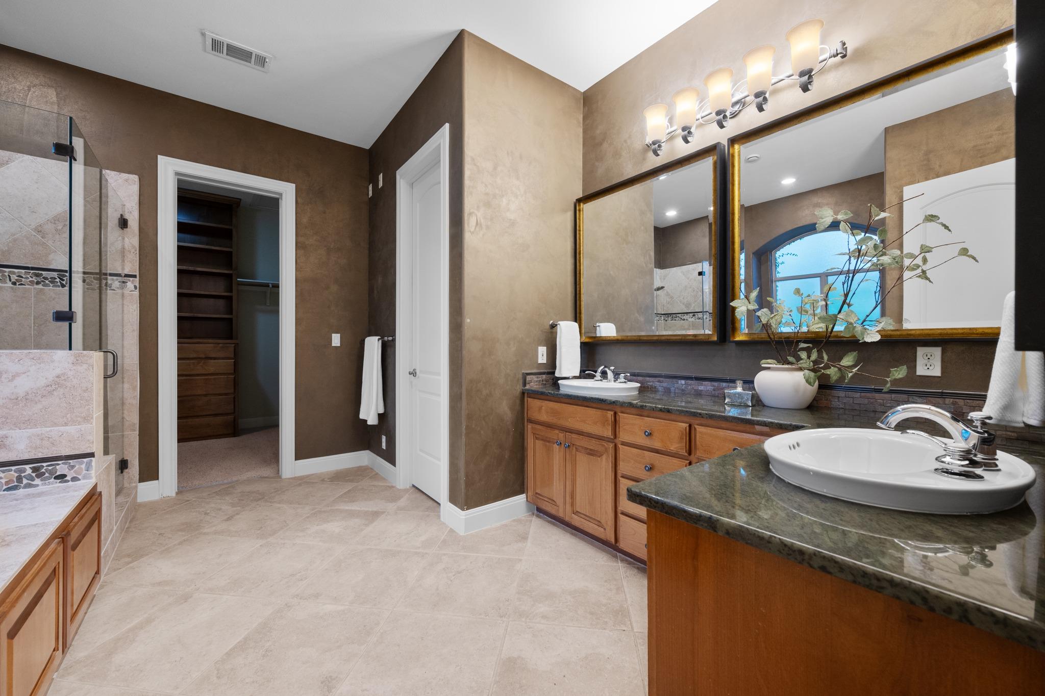 1012 Sailmaster St, Lakeway, TX 78734