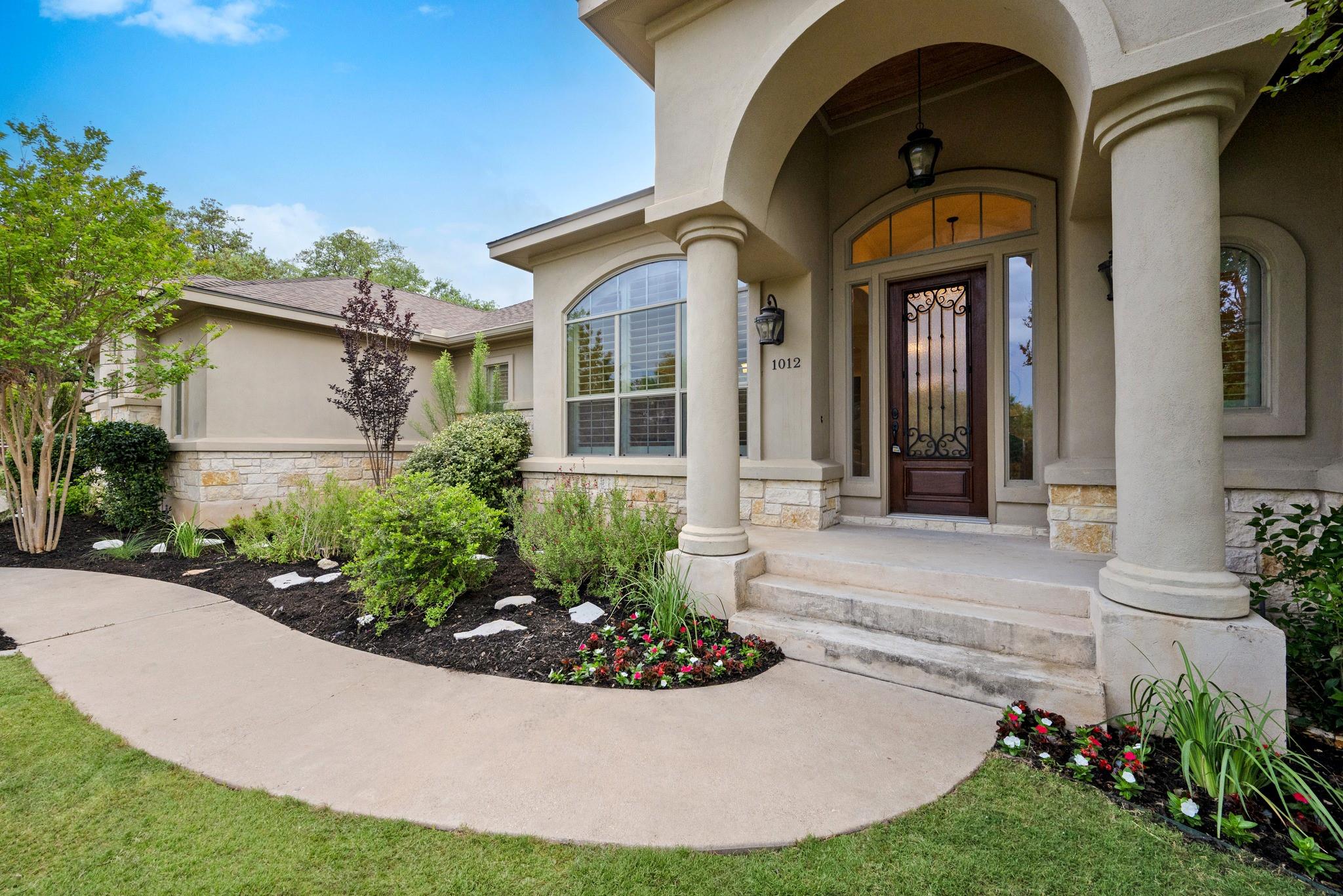 1012 Sailmaster St, Lakeway, TX 78734