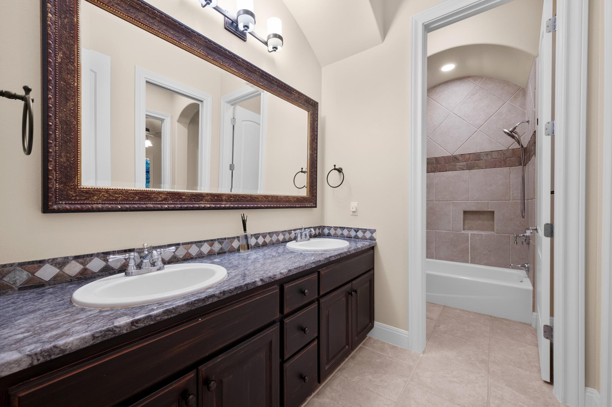 1012 Sailmaster St, Lakeway, TX 78734