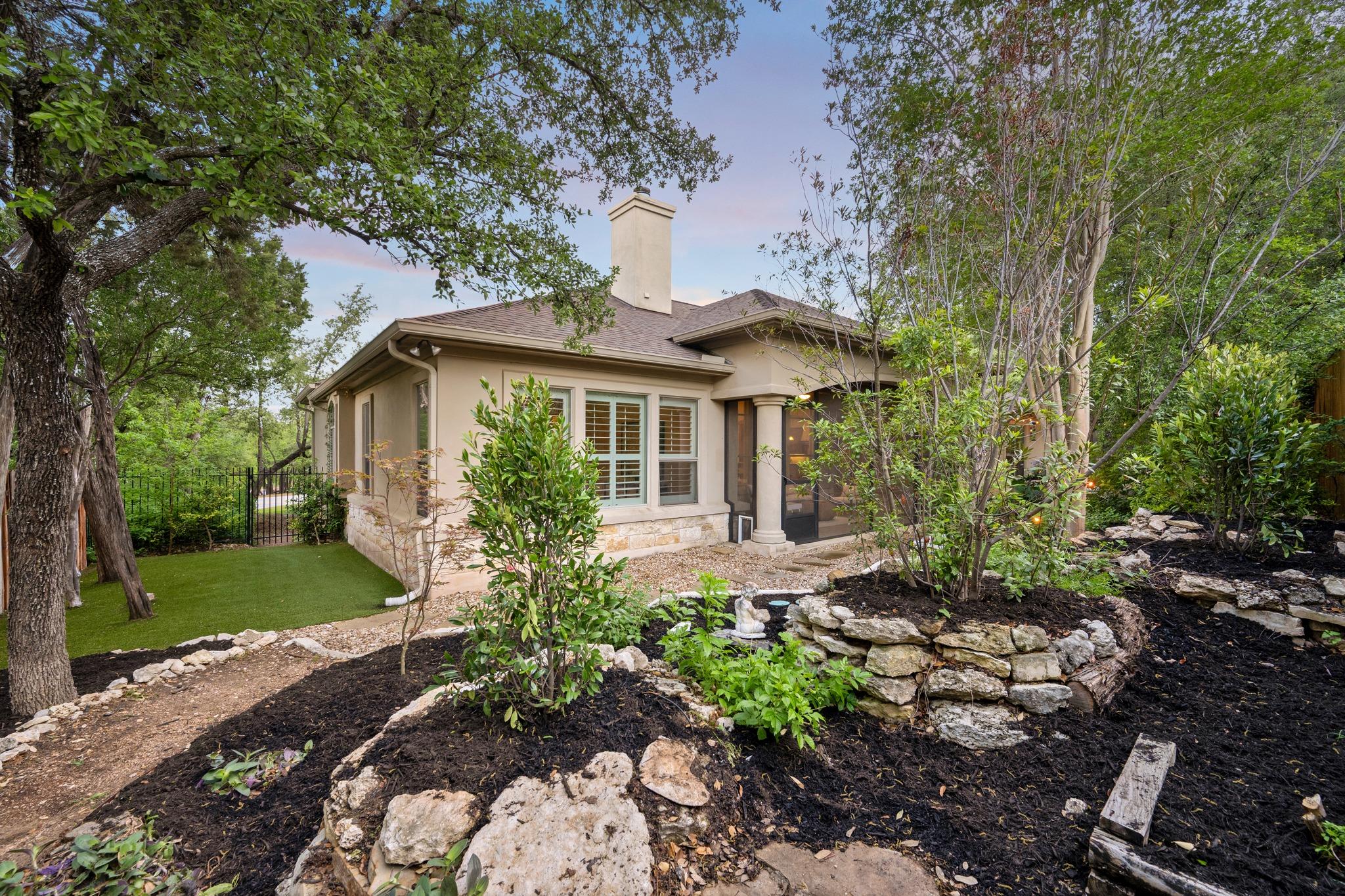 1012 Sailmaster St, Lakeway, TX 78734