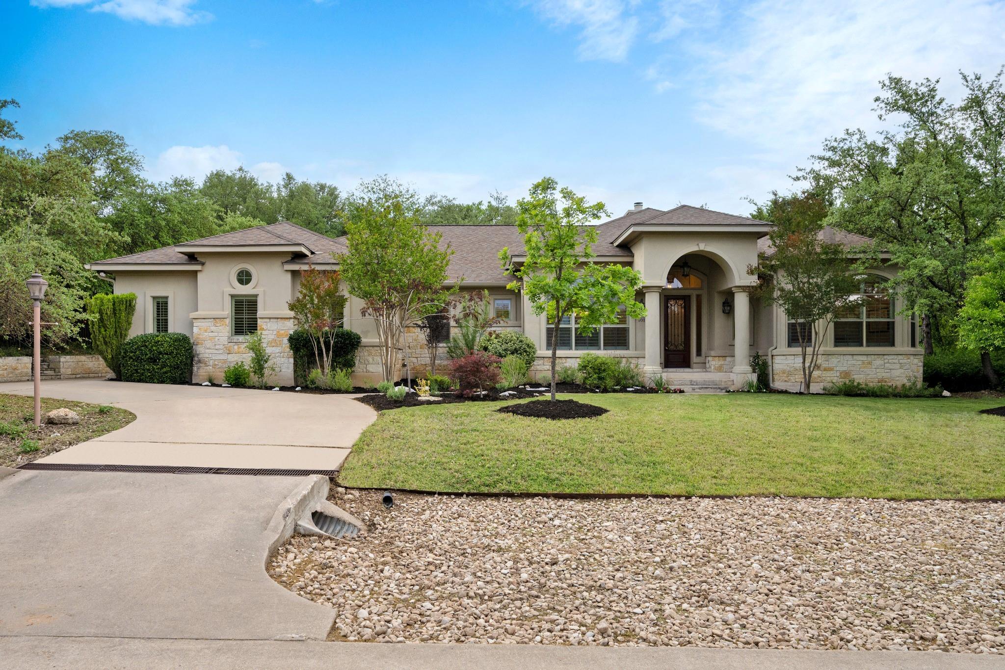 1012 Sailmaster St, Lakeway, TX 78734