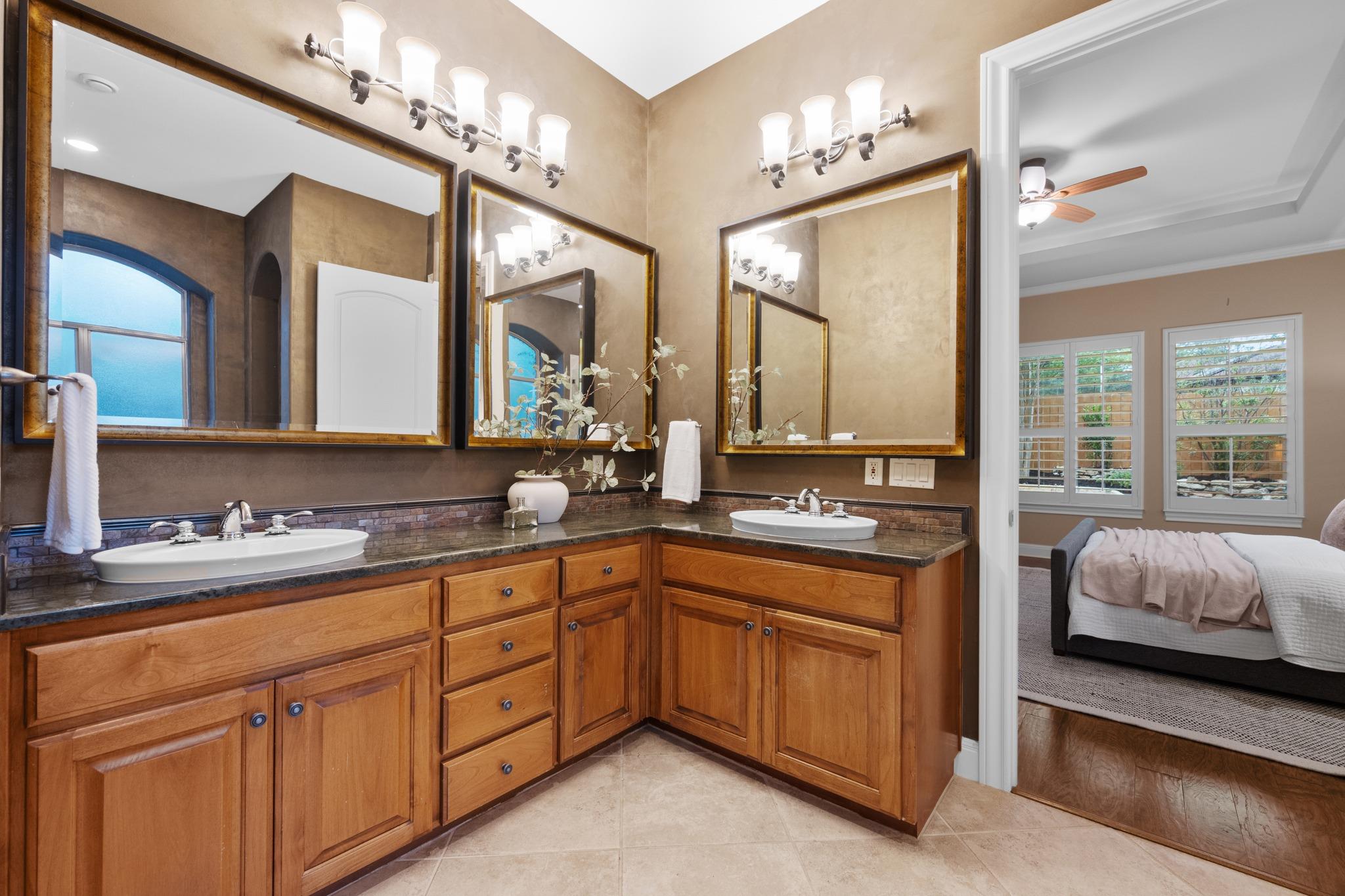 1012 Sailmaster St, Lakeway, TX 78734