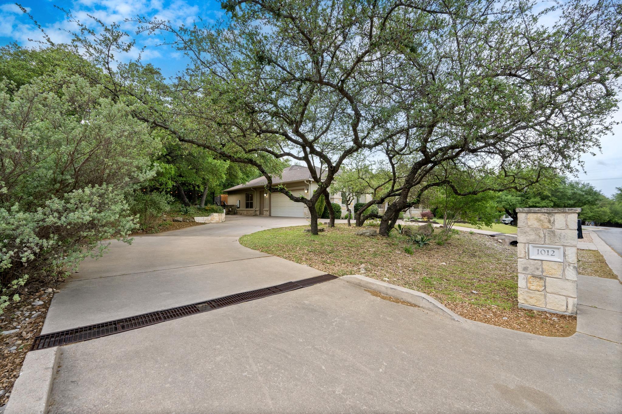 1012 Sailmaster St, Lakeway, TX 78734