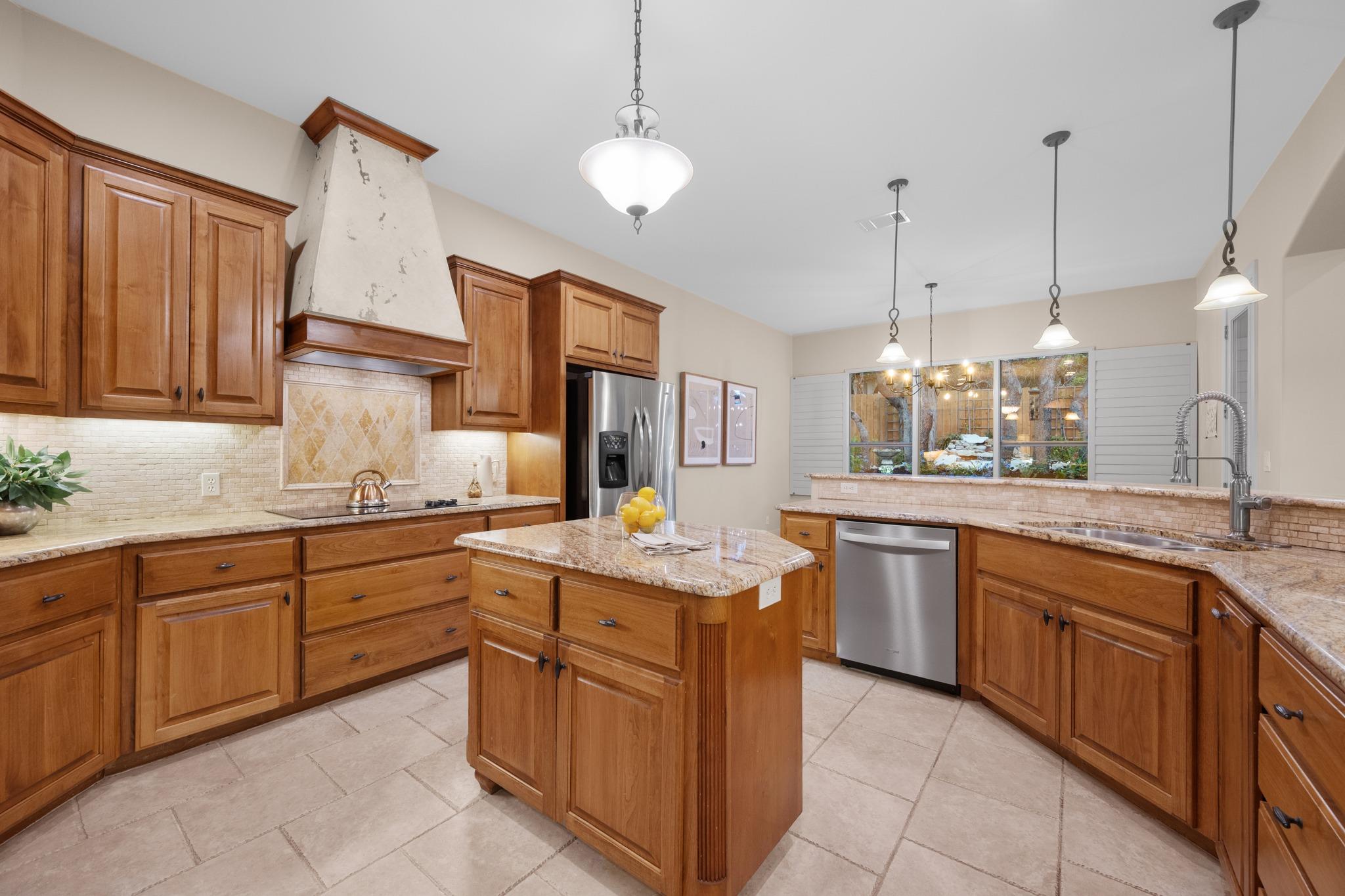 1012 Sailmaster St, Lakeway, TX 78734