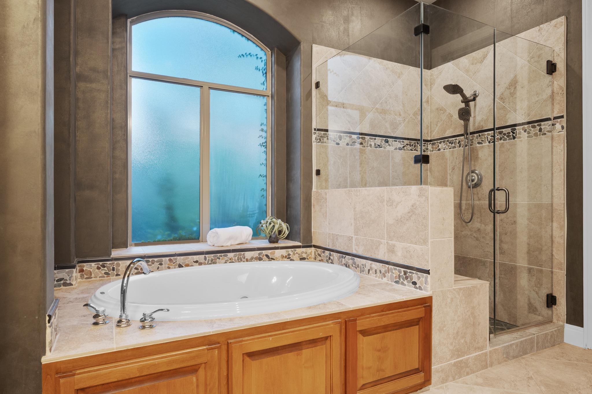 1012 Sailmaster St, Lakeway, TX 78734