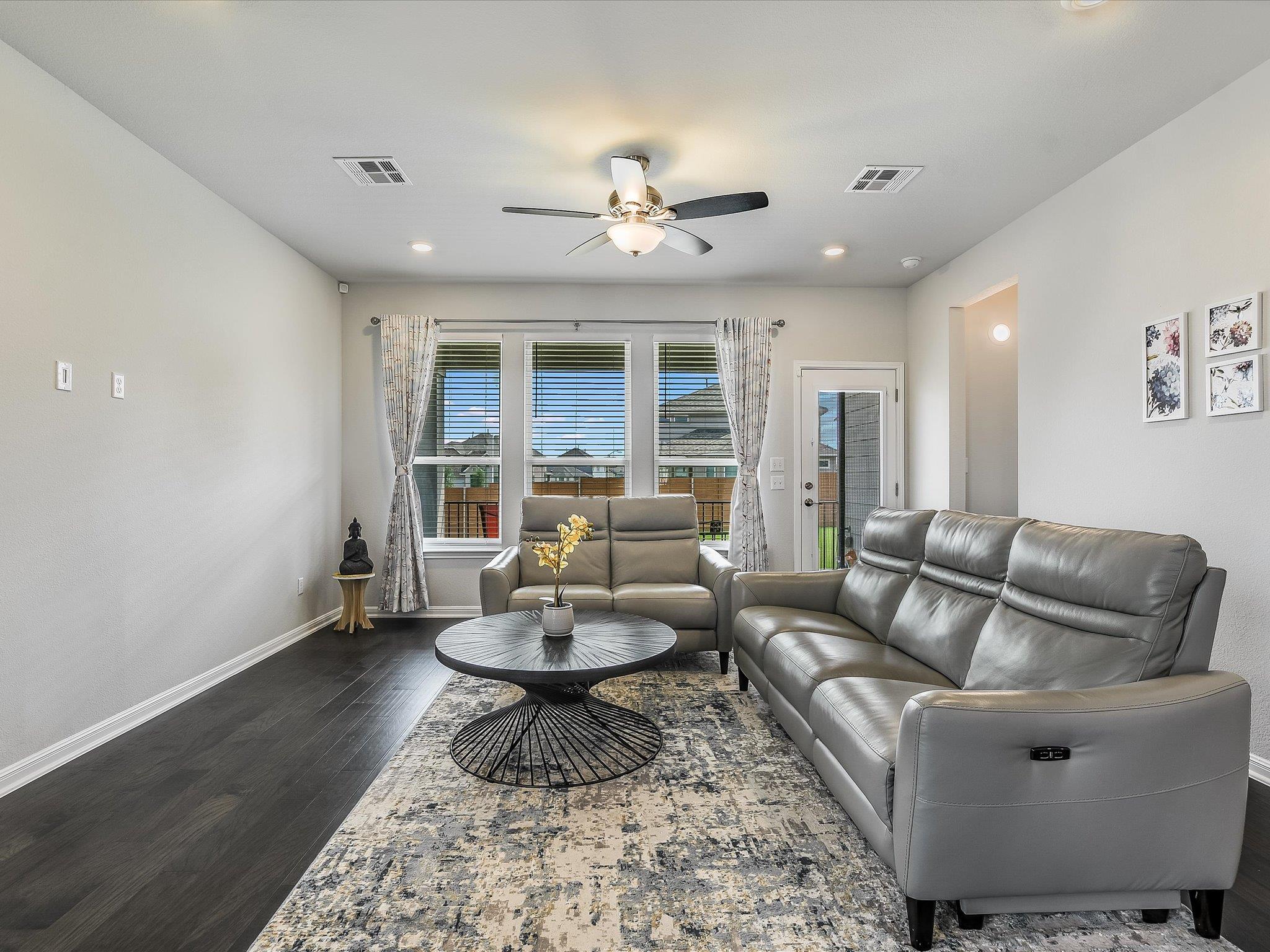 512 Voyage Trce, Leander, TX 78641