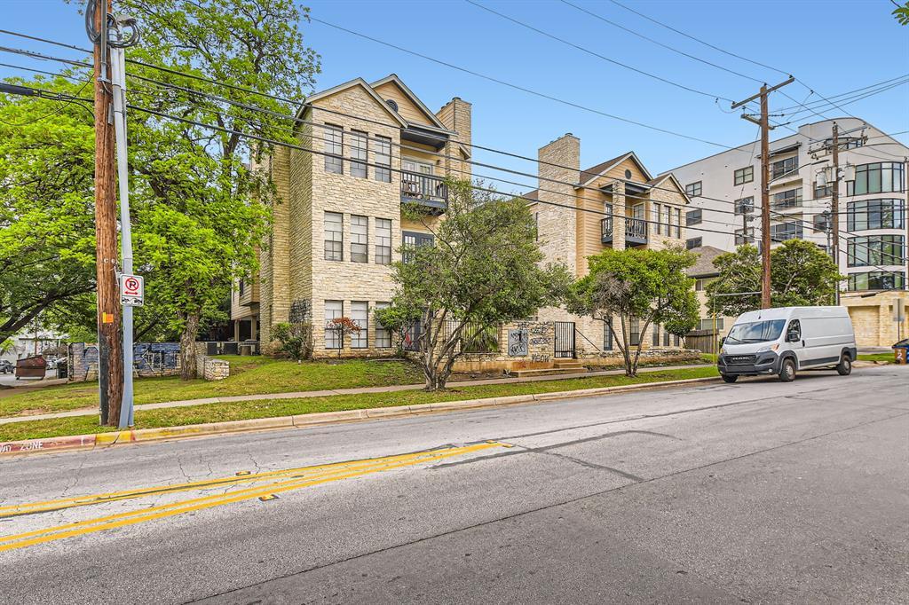711 W 21st St # 302, Austin, TX 78705