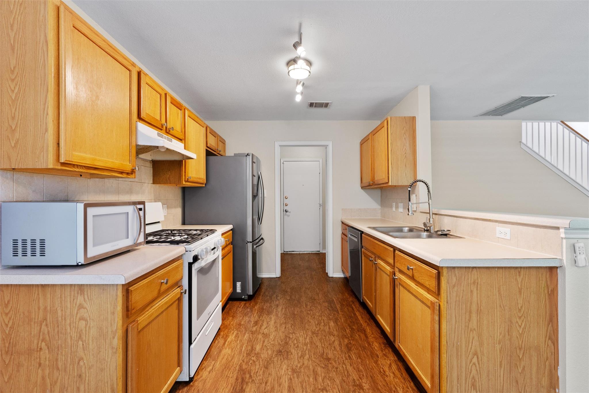 1454 David Curry Dr, Round Rock, TX 78664