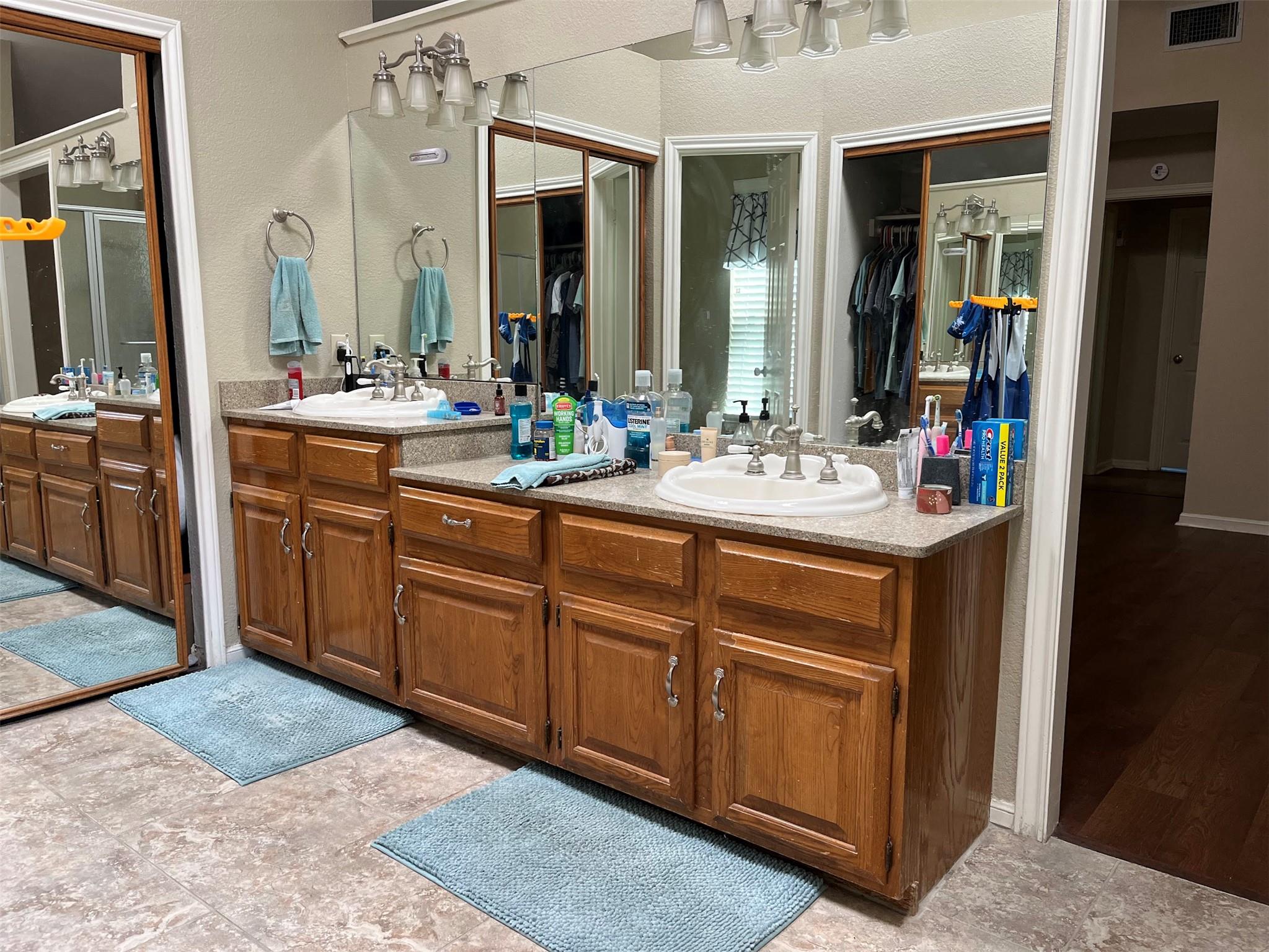 6401 Woodcrest Dr, Austin, TX 78759