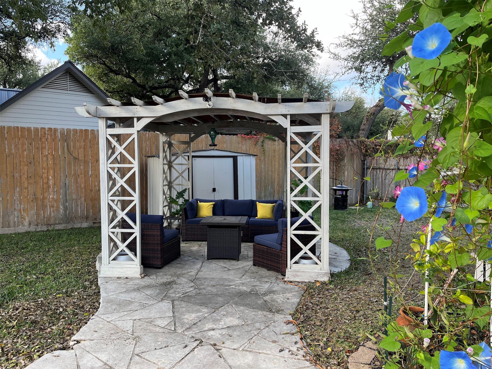 6401 Woodcrest Dr, Austin, TX 78759