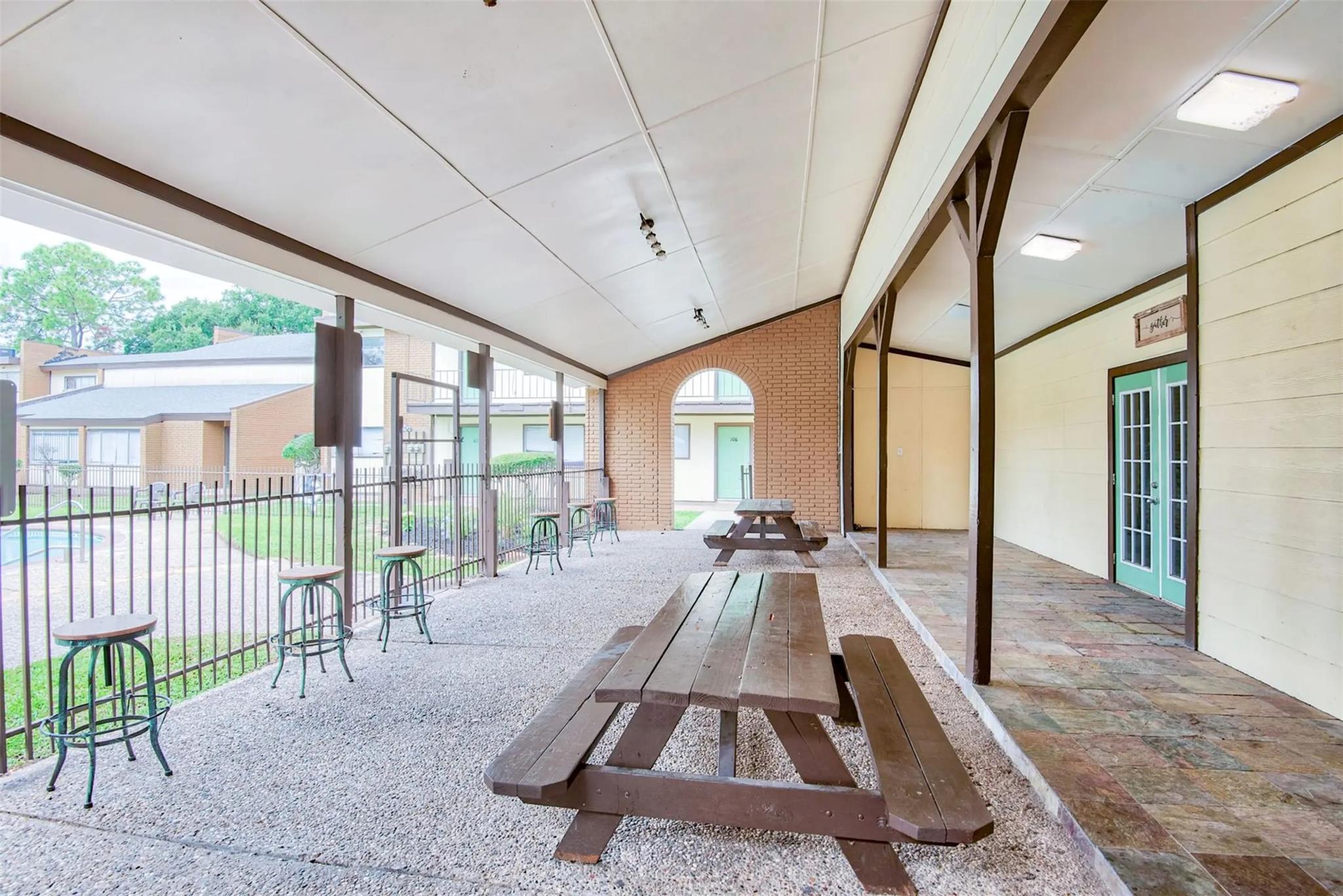 4343 Shaver St # 1202, Pasadena, TX 77504