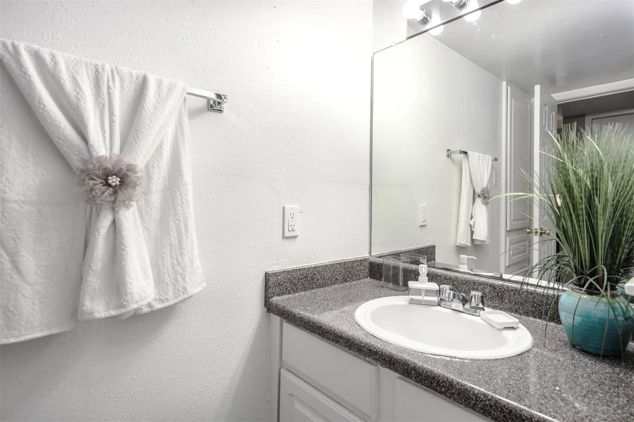 4343 Shaver St # 426, Pasadena, TX 77504