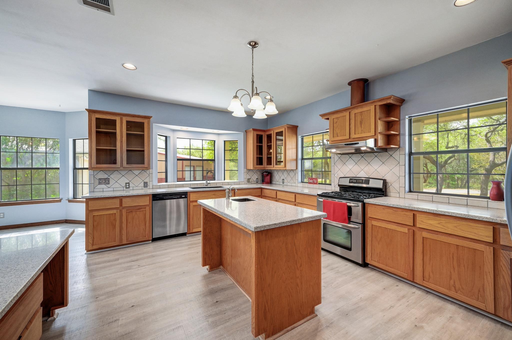 325 Crystal Meadows Dr, Kyle, TX 78640