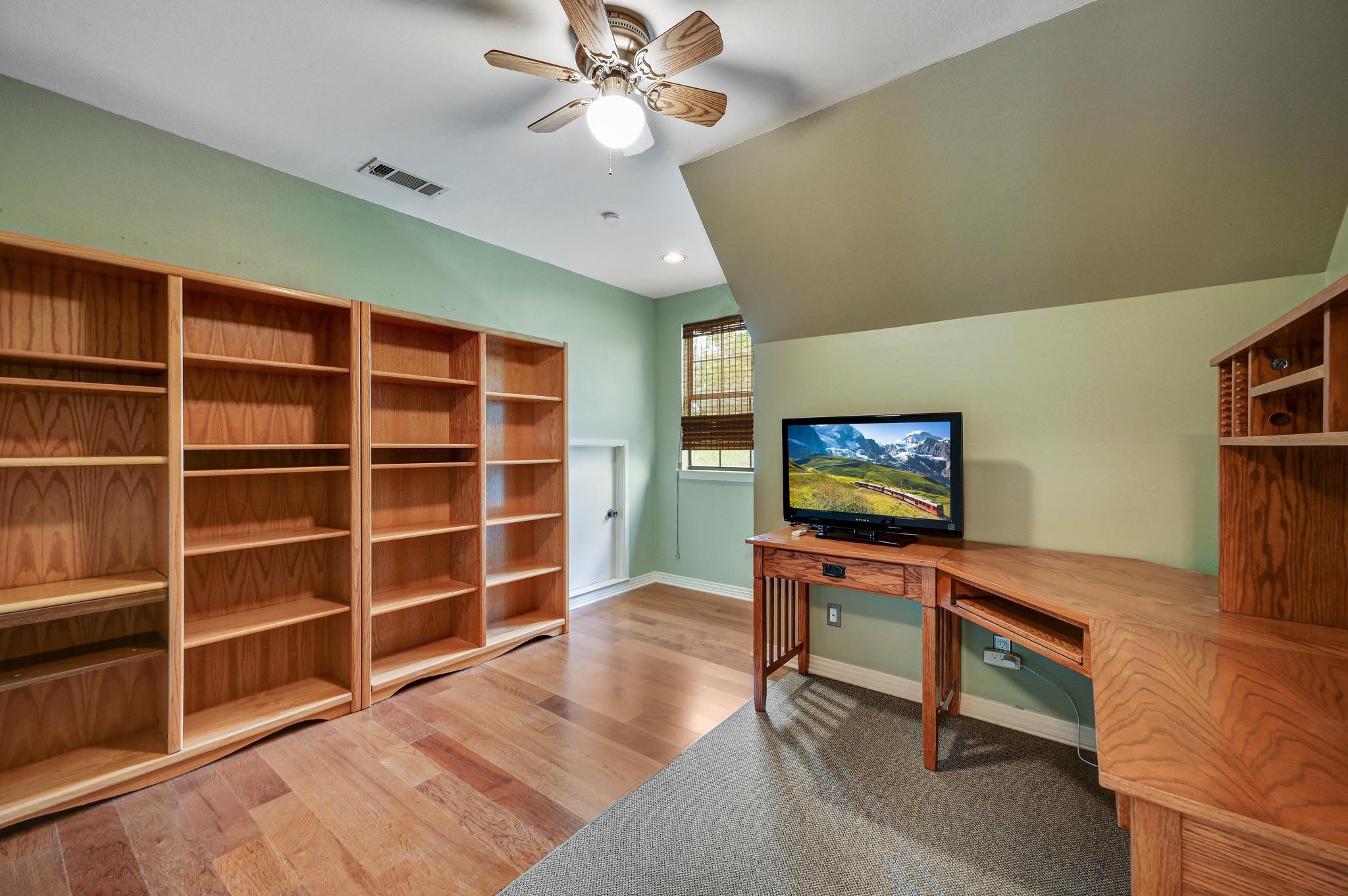 325 Crystal Meadows Dr, Kyle, TX 78640