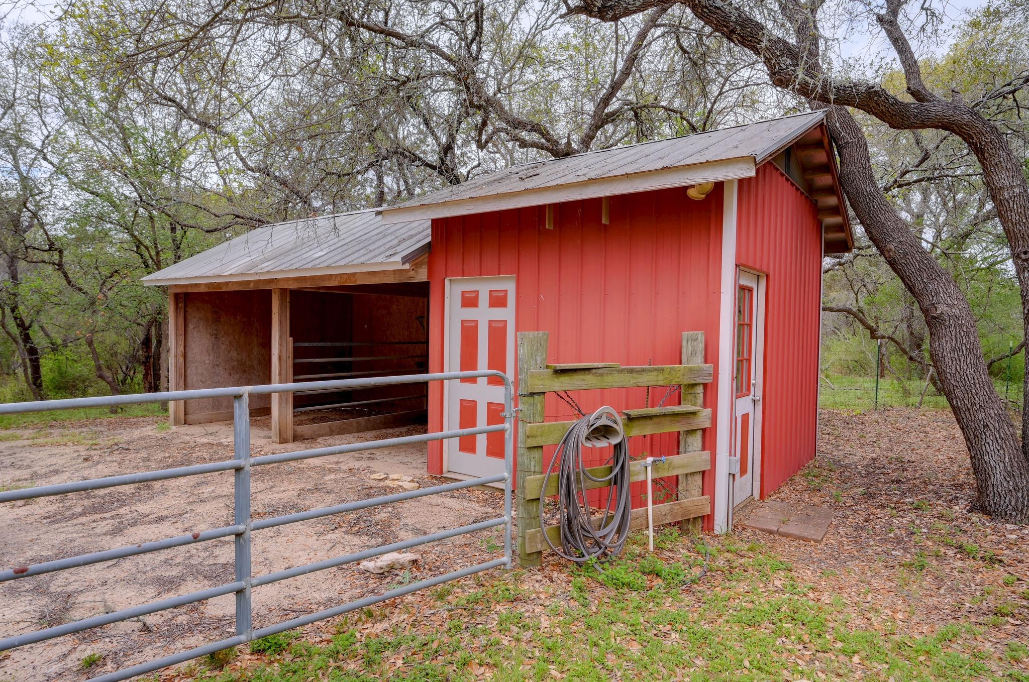 325 Crystal Meadows Dr, Kyle, TX 78640