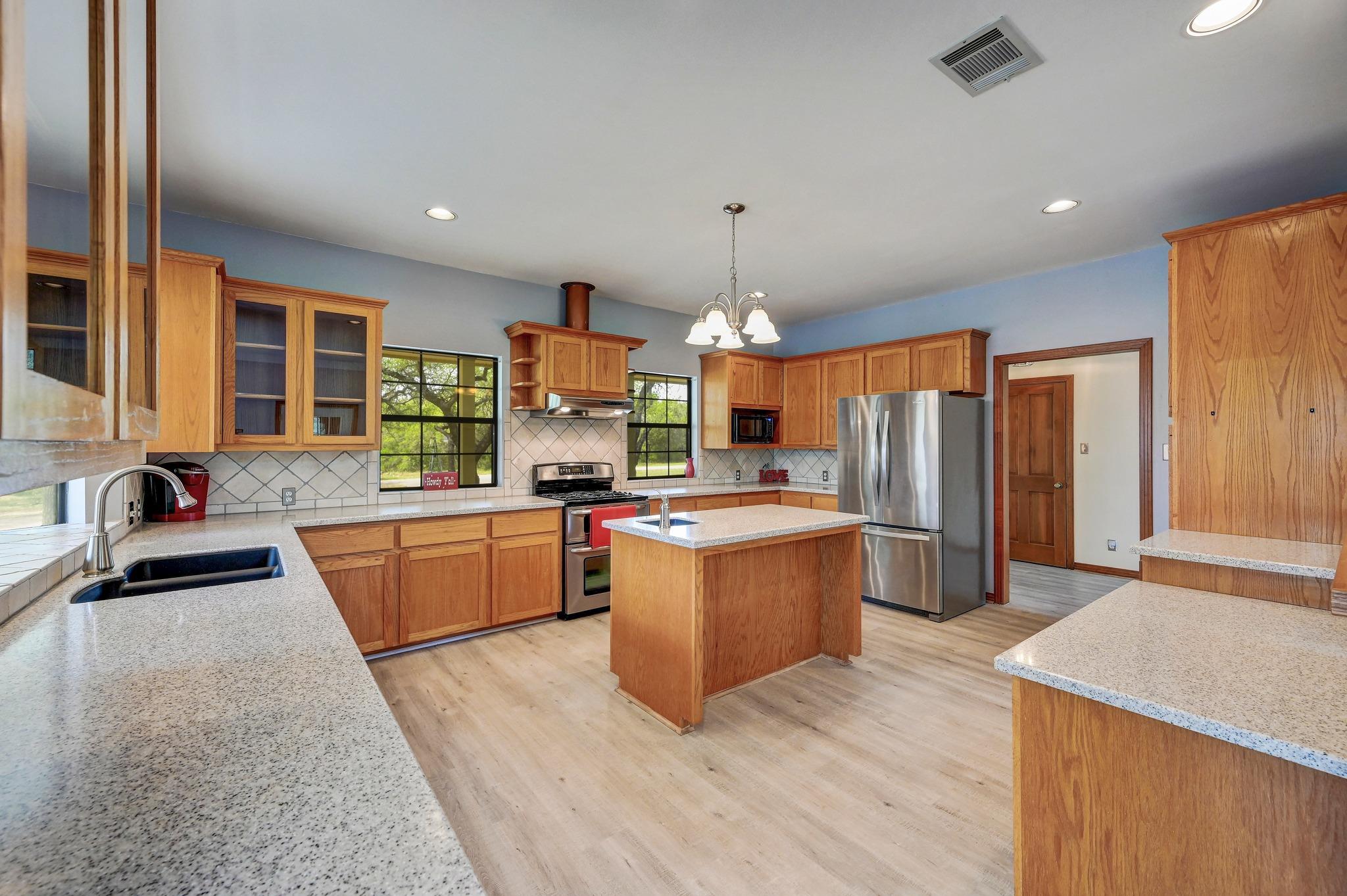 325 Crystal Meadows Dr, Kyle, TX 78640