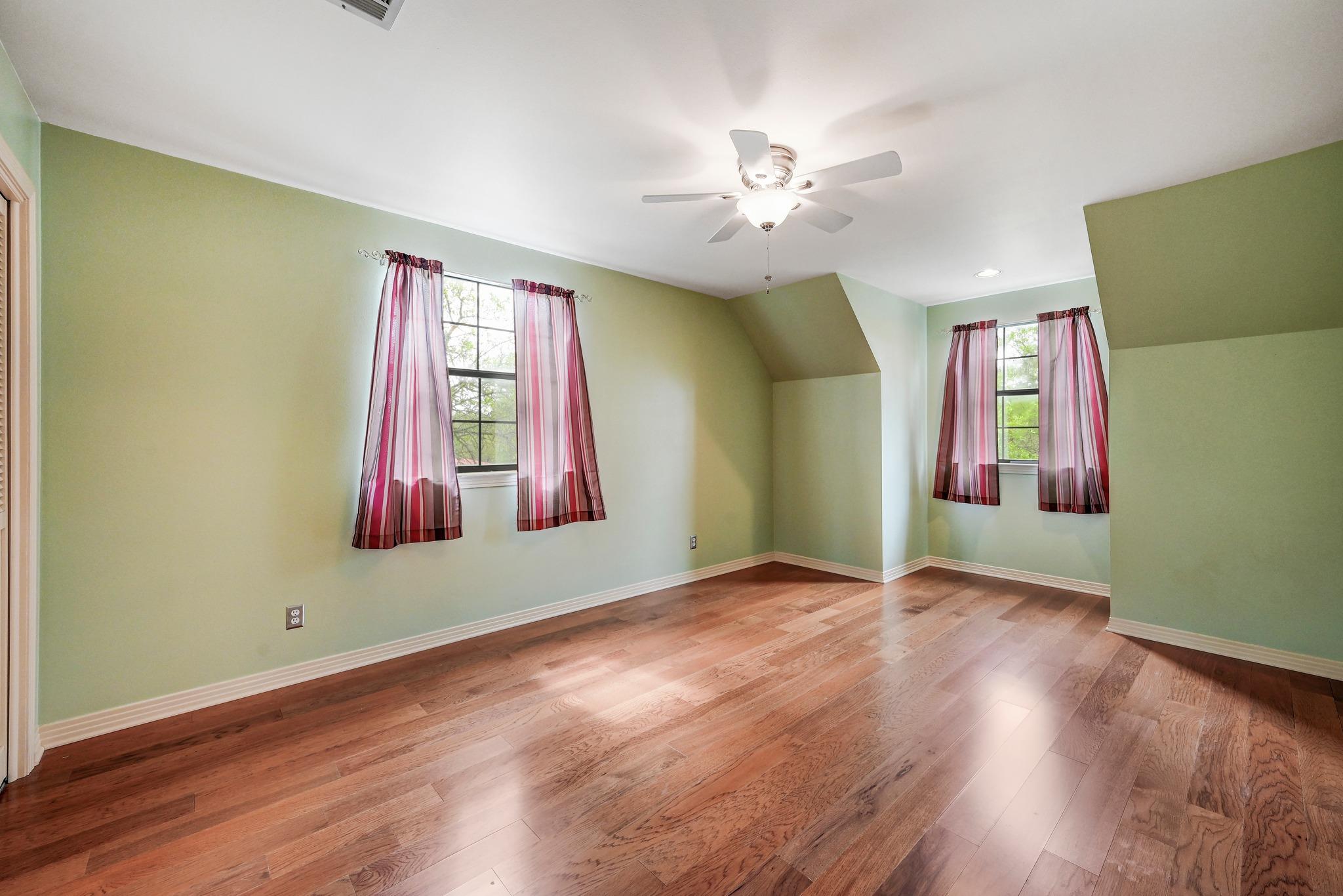 325 Crystal Meadows Dr, Kyle, TX 78640