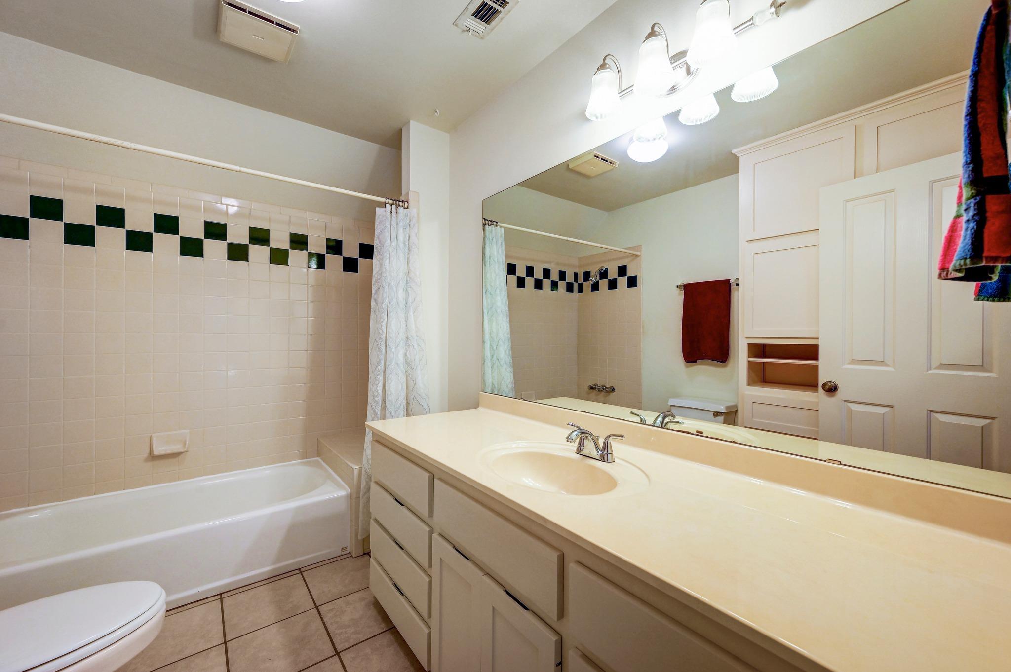 325 Crystal Meadows Dr, Kyle, TX 78640