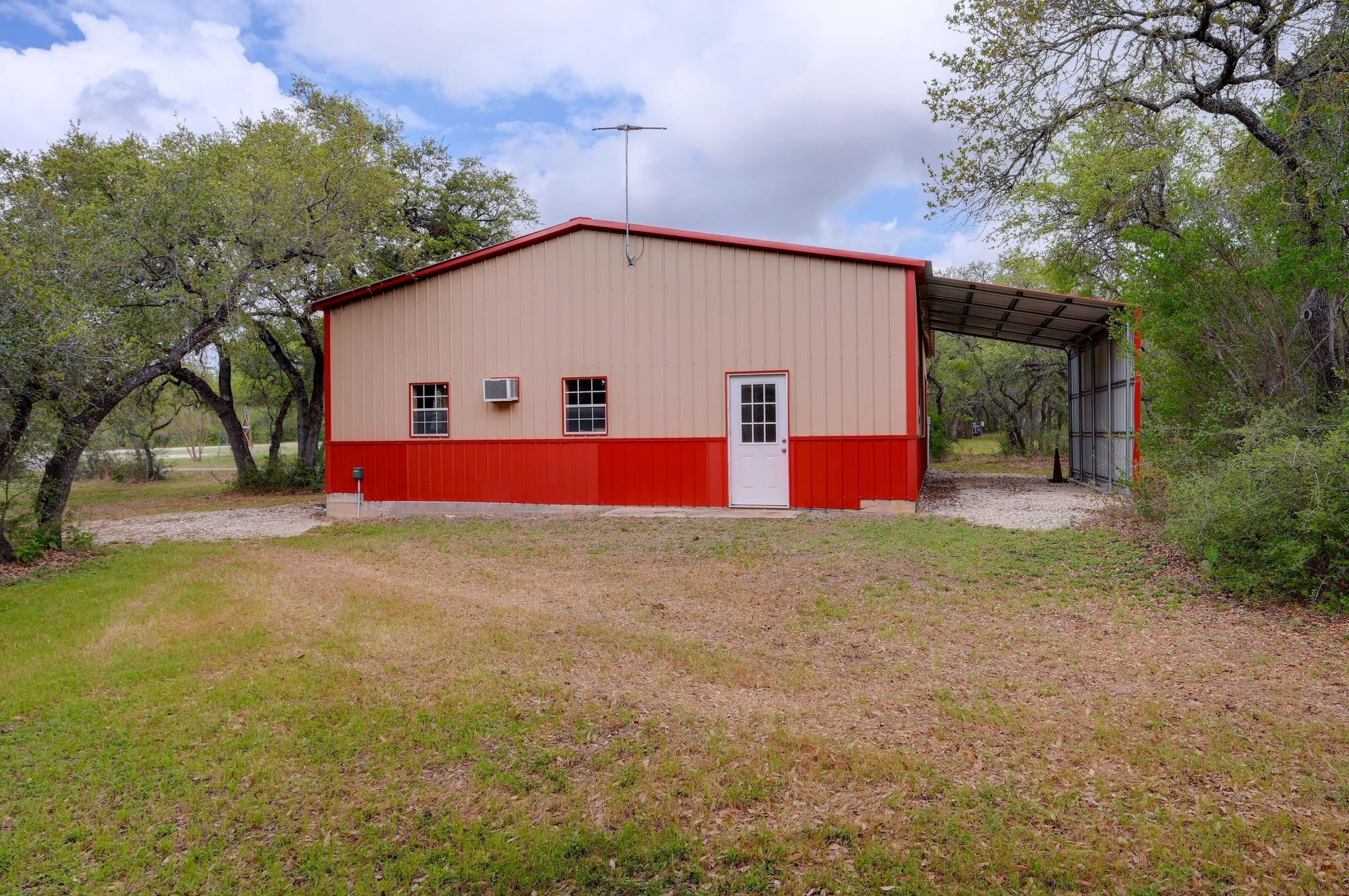 325 Crystal Meadows Dr, Kyle, TX 78640