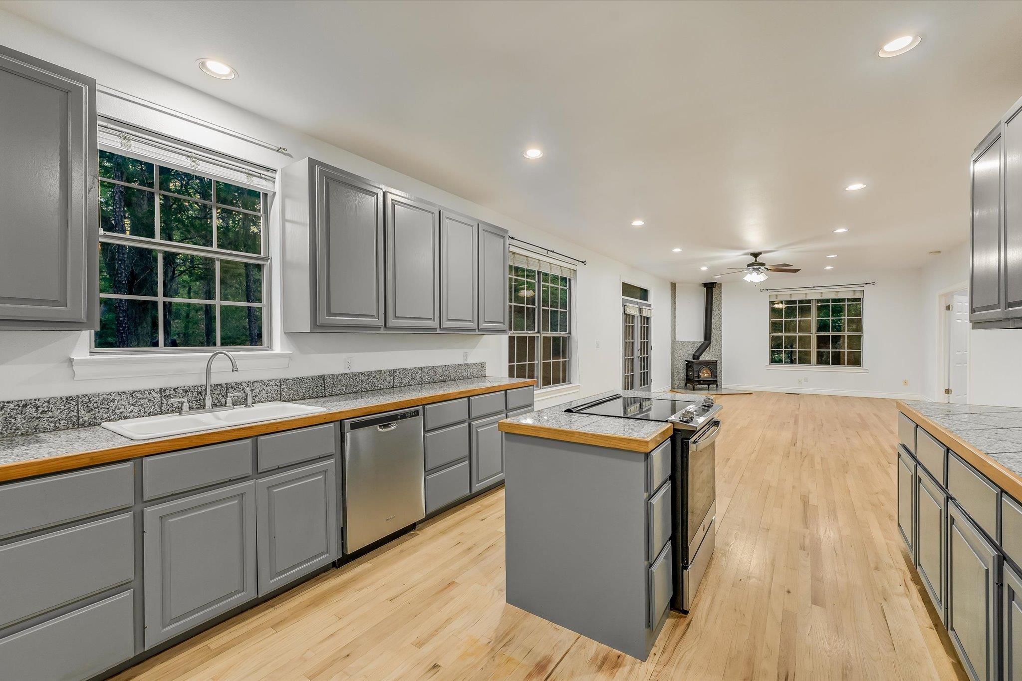 104 Upolu Ct, Bastrop, TX 78602