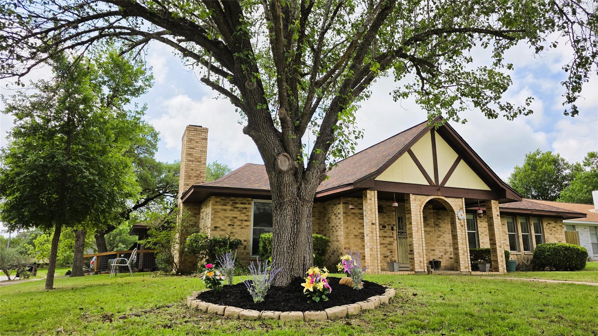 5609 WAGON TRAIN Rd, Austin, TX 78749