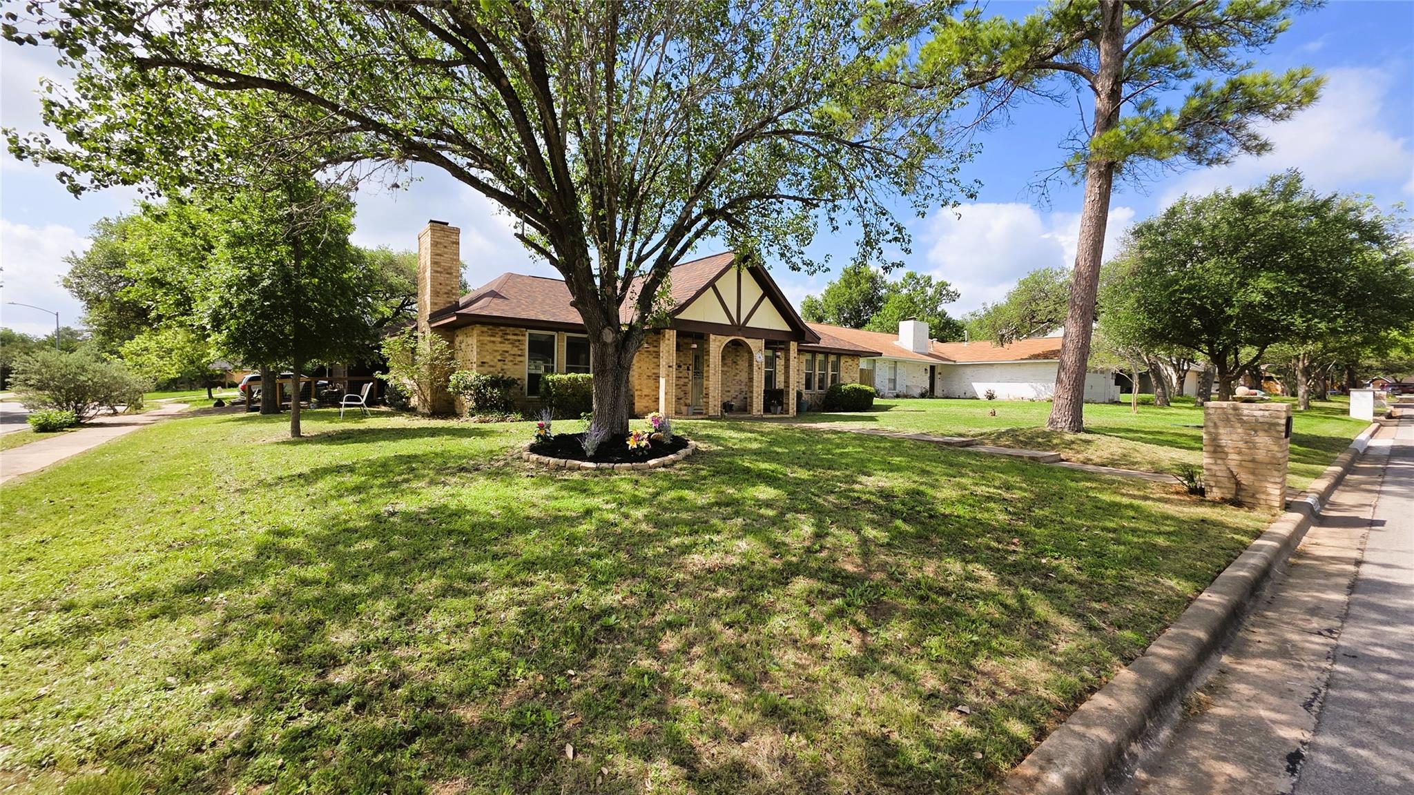 5609 WAGON TRAIN Rd, Austin, TX 78749
