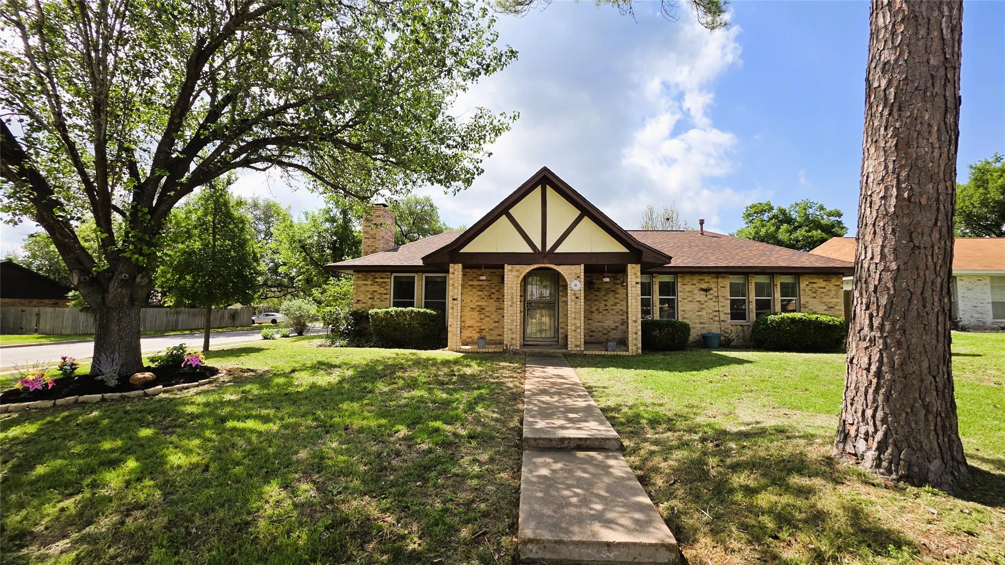 5609 WAGON TRAIN Rd, Austin, TX 78749