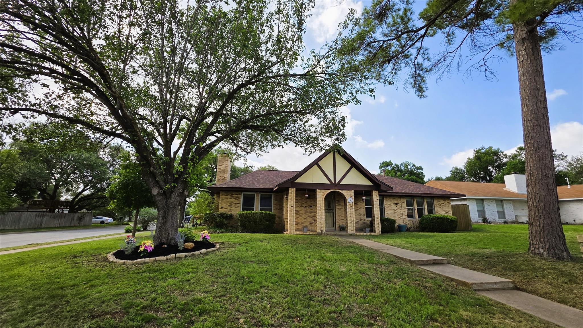 5609 WAGON TRAIN Rd, Austin, TX 78749