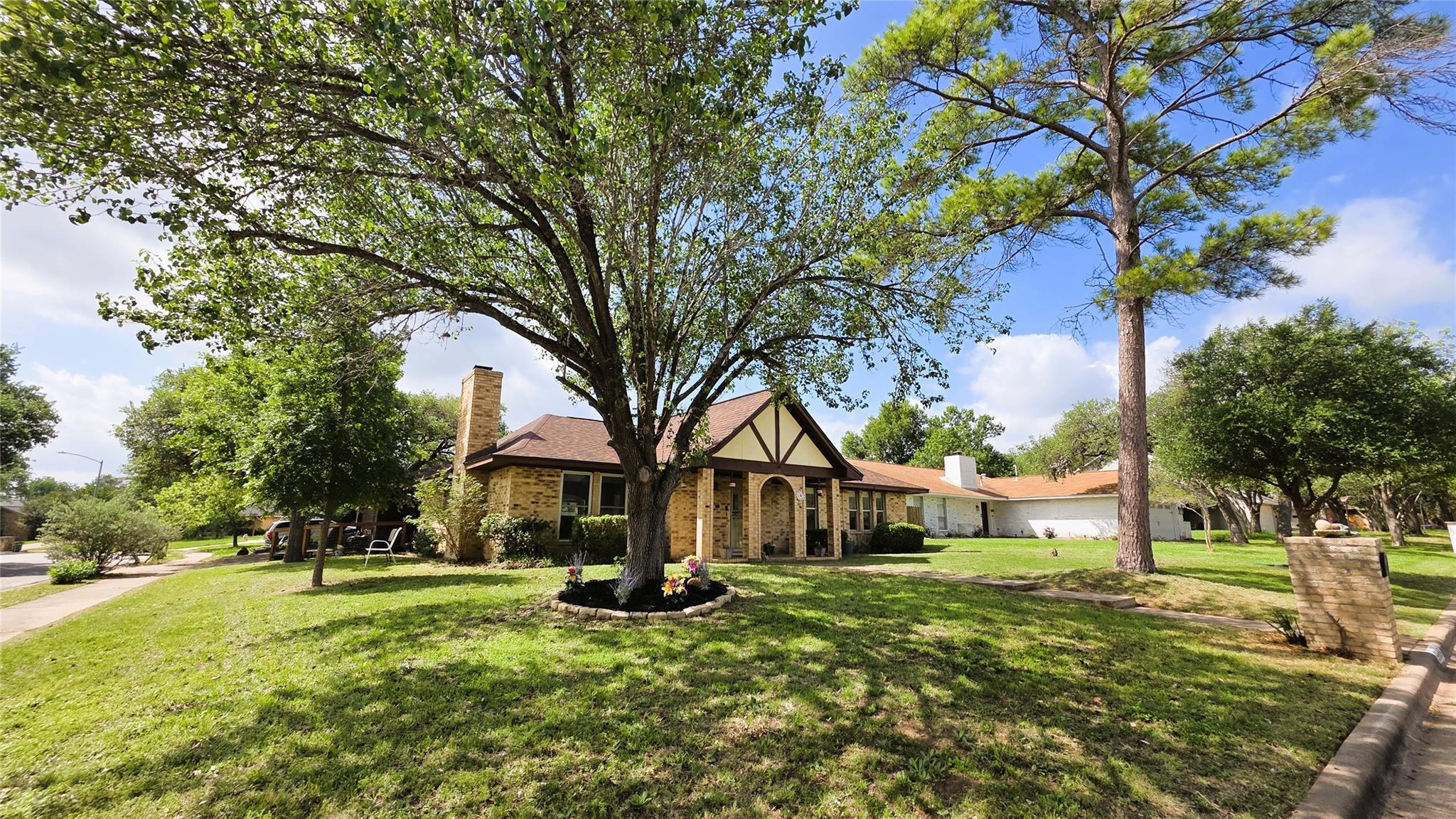 5609 WAGON TRAIN Rd, Austin, TX 78749